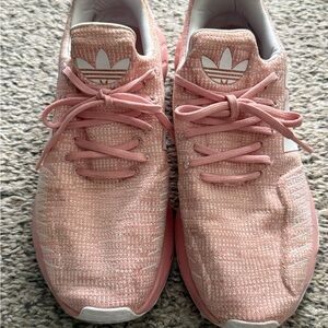 Adidas Swift Run 22 in Wonder Mauve